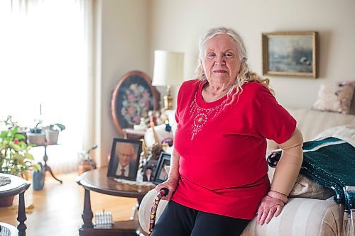 MIKAELA MACKENZIE / WINNIPEG FREE PRESS

Norma Wiechman poses for a portrait in her home in Oak Bluff on Monday, July 26, 2021. Shes nervous to enter a long-term care facility. For Gabby story.
Winnipeg Free Press 2021.