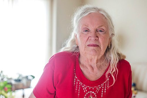 MIKAELA MACKENZIE / WINNIPEG FREE PRESS

Norma Wiechman poses for a portrait in her home in Oak Bluff on Monday, July 26, 2021. Shes nervous to enter a long-term care facility. For Gabby story.
Winnipeg Free Press 2021.