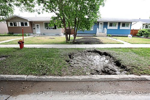 RUTH BONNEVILLE / WINNIPEG FREE PRESS

Local - Water Main break 

Photo of mud pit in front of 248 Wales Ave. In St. Vital which was the site of pooling water as water flowed  for days from a water main broke in area.  

See story.  

July 26, 2021
