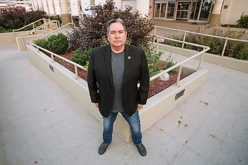 JOHN WOODS / WINNIPEG FREE PRESS
Kyle Mason, a local indigenous activist and former Christian pastor, is photographed outside a Winnipeg hotel Monday, July 26, 2021. Mason is offering his services to faith groups that want to know more about reconciliation with indigenous people.

Reporter: Longhurst
