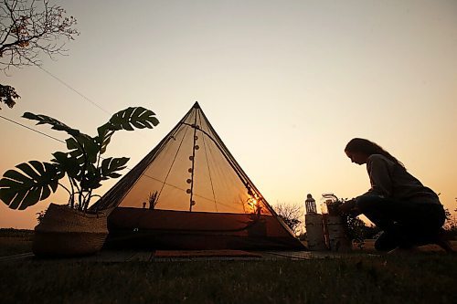 JOHN WOODS / WINNIPEG FREE PRESS
Shaelene Demeria, co-owner of Backyard Bookings, sets up one of her rentable teepee-style tents Monday, July 26, 2021. Demeria and her fiance Mike Ross have started a company that rents a tee-pee style glamping experience for the clients own backyard.

Reporter: Sanderson