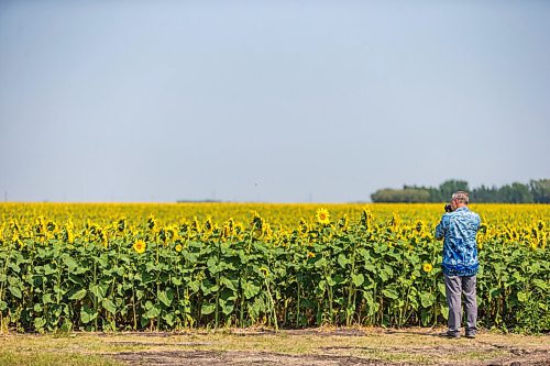 MIKAELA MACKENZIE / WINNIPEG FREE PRESS

Maurice Regaudie, who's driving from Saskatchewan to Ontario, takes photos of sunflower fields at the longitudinal centre of Canada highway pullout on Tuesday, July 27, 2021.  Standup.
Winnipeg Free Press 2021.