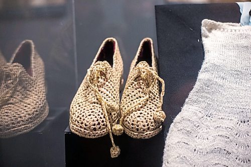 MIKAELA MACKENZIE / WINNIPEG FREE PRESS

Homemade shoes (likely made of straw) in the Mennonites at War exhibit at the Mennonite Heritage Village Museum in Steinbach on Tuesday, July 27, 2021. For Brenda story.
Winnipeg Free Press 2021.