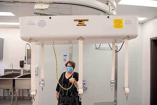 ALEX LUPUL / WINNIPEG FREE PRESS  

Rena Boroditsky, Manager of Chesed Shel Emes funeral chapel, is photographed demonstrating a mortuary lift in the preparation room on Thursday, July, 29, 2021.