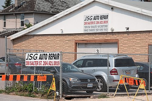 ALEX LUPUL / WINNIPEG FREE PRESS  

JSG Auto Repair is photographed on Thursday, July, 29, 2021. The Salter Street shop was the scene of an assault, when a 35-year-old victim confronted a group of males spray-painting a gang insignia on the business.