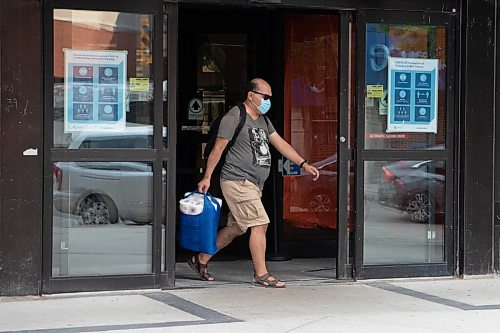 ALEX LUPUL / WINNIPEG FREE PRESS  

A visitor to the Millennium Library in Winnipeg is photographed entering the building on Thursday, July, 29, 2021.