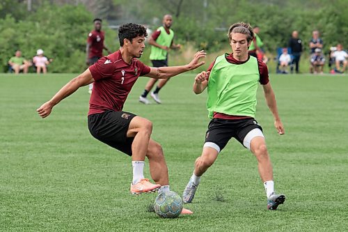 ALEX LUPUL / WINNIPEG FREE PRESS  

Valour FC midfielder Moses Dyer,left, shields the ball from attacker Sean Rea during practice at St. Vital Memorial Park in Winnipeg on Friday, July, 30, 2021.