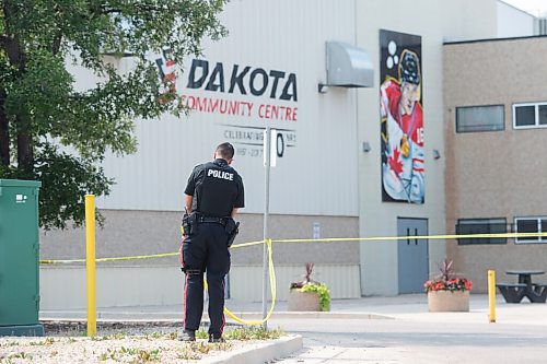 MIKE SUDOMA / Winnipeg Free Press
A WPS officer tears down a scene of an assault in the parking lot of the Jonathan Toews Community Centre Friday afternoon
July 30, 2021