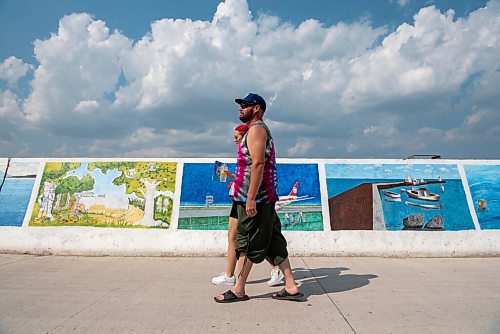 ALEX LUPUL / WINNIPEG FREE PRESS  

People walk past paintings found on the Gimli Seawall Gallery on Friday, July, 30, 2021.