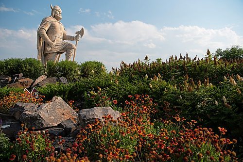 ALEX LUPUL / WINNIPEG FREE PRESS  

The Gimli Viking Statue and the newly renovated Viking Park are photographed on Friday, July, 30, 2021.