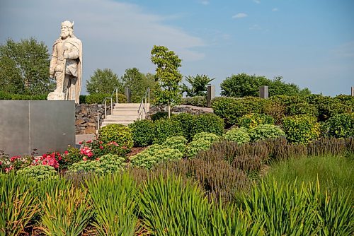 ALEX LUPUL / WINNIPEG FREE PRESS  

The Gimli Viking Statue and the newly renovated Viking Park are photographed on Friday, July, 30, 2021.