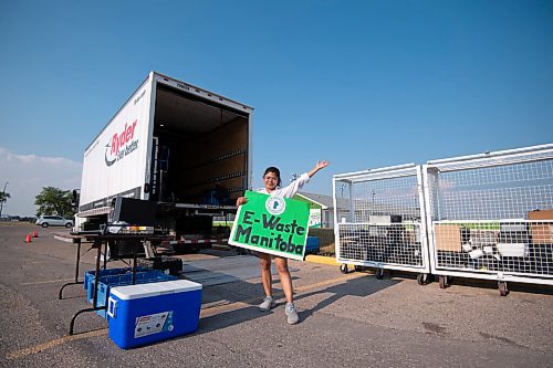 MIKE SUDOMA / Winnipeg Free Press
University student, Aira Villanuvea  as she  hosts an electronic waste drop off event at Tyndall Park Community Centre Friday evening
July 30, 2021
