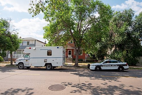 MIKE SUDOMA / Winnipeg Free Press
Winnipeg Police Service respond to an incident at a residence within the 400 block of Arlington St. Saturday afternoon
July 30, 2021