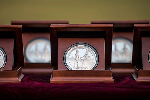 MIKAELA MACKENZIE / WINNIPEG FREE PRESS

Treaty medals sit on a table at a commemoration of the 150th anniversary of the making of Treaty No. 1 at the Lower Fort Garry National Historic Site on Tuesday, Aug. 3, 2021. For Gabrielle Piche story.
Winnipeg Free Press 2021.