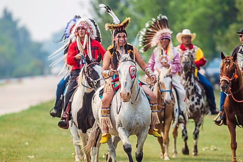 MIKAELA MACKENZIE / WINNIPEG FREE PRESS

The Honour Ride featuring the Oyaate Techa riders at a commemoration of the 150th anniversary of the making of Treaty No. 1 at the Lower Fort Garry National Historic Site on Tuesday, Aug. 3, 2021. For Gabrielle Piche story.
Winnipeg Free Press 2021.