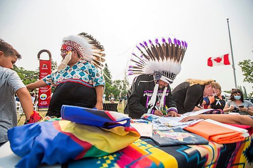 MIKAELA MACKENZIE / WINNIPEG FREE PRESS

Chiefs and community leaders sign and make contributions to a time capsule project at a commemoration of the 150th anniversary of the making of Treaty No. 1 at the Lower Fort Garry National Historic Site on Tuesday, Aug. 3, 2021. For Gabrielle Piche story.
Winnipeg Free Press 2021.