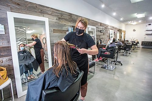 MIKAELA MACKENZIE / WINNIPEG FREE PRESS

Nikki Tardi does Erica Halmarson's hair at Élan Hair Studio, where they will be keeping a mandatory mask policy, in Winnipeg on Wednesday, Aug. 4, 2021. For Temur story.
Winnipeg Free Press 2021.