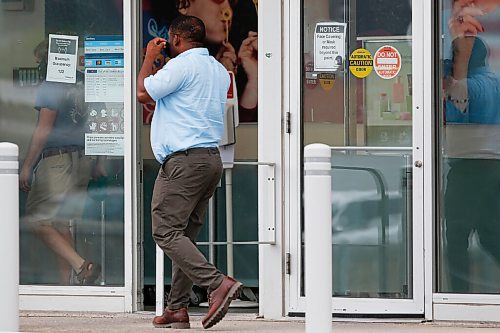 JOHN WOODS / WINNIPEG FREE PRESS
A person puts on a mask before entering a Pembina Highway drug store Wednesday, August 4, 2021. Starting Saturday the province has removed mask and other COVID-19 mandates.

Reporter: ?