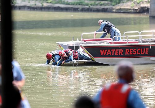 RUTH BONNEVILLE / WINNIPEG FREE PRESS

Standup - Water Rescue

Fire and rescue crews probe the Assiniboine River after receiving a water rescue call around 12:40pm Friday.

No other details are known at this time.  

Aug 6 2021
