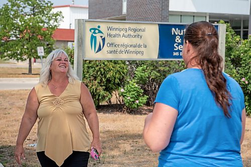ALEX LUPUL / WINNIPEG FREE PRESS  

CUPE 204 President Debbie Boissonneault, left, is photographed speaking with health care support staff during a "meet & greet" outside the WRHA Regional Distribution Facility on Friday, August 6, 2021.

Reporter: Katie May