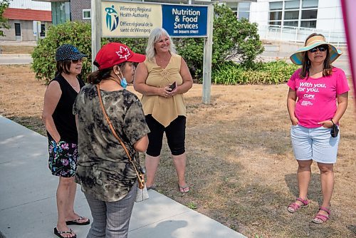 ALEX LUPUL / WINNIPEG FREE PRESS  

CUPE 204 President Debbie Boissonneault, centre, is photographed speaking with health care support staff during a "meet & greet" outside the WRHA Regional Distribution Facility on Friday, August 6, 2021.

Reporter: Katie May