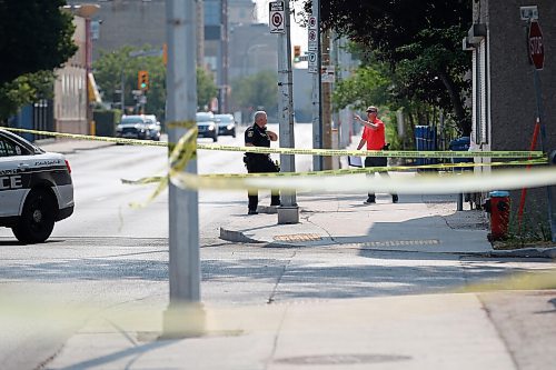 JOHN WOODS / WINNIPEG FREE PRESS
Police investigate at a scene outside 471 William between Harriet and Isabel in Winnipeg Sunday, August 8, 2021. 

Reporter: ?