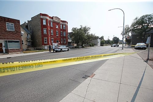 JOHN WOODS / WINNIPEG FREE PRESS
Police investigate at a scene outside 471 William between Harriet and Isabel in Winnipeg Sunday, August 8, 2021. 

Reporter: ?
