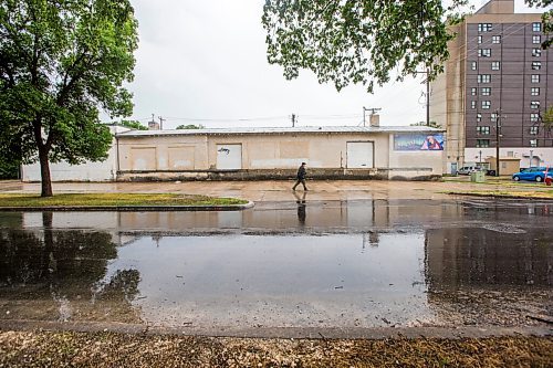 MIKAELA MACKENZIE / WINNIPEG FREE PRESS

390 Ross Ave., where Home First Winnipeg will break ground on an $8-million apartment building (which will include 47 new micro-suites for some of Winnipeg's homeless), in Winnipeg on Monday, Aug. 9, 2021. For --- story.
Winnipeg Free Press 2021.