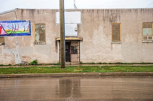 MIKAELA MACKENZIE / WINNIPEG FREE PRESS

390 Ross Ave., where Home First Winnipeg will break ground on an $8-million apartment building (which will include 47 new micro-suites for some of Winnipeg's homeless), in Winnipeg on Monday, Aug. 9, 2021. For --- story.
Winnipeg Free Press 2021.