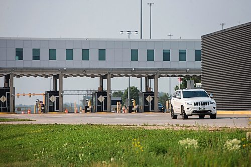 MIKAELA MACKENZIE / WINNIPEG FREE PRESS

Taylor Friesen drives into Canada on the first day the border re-opened to fully vaccinated folks from the United States at Emerson on Monday, Aug. 9, 2021. For Gabby story.
Winnipeg Free Press 2021.