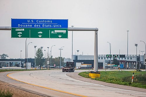 MIKAELA MACKENZIE / WINNIPEG FREE PRESS

The Canadian border re-opens to fully vaccinated folks from the United States at Emerson on Monday, Aug. 9, 2021. For Gabby story.
Winnipeg Free Press 2021.