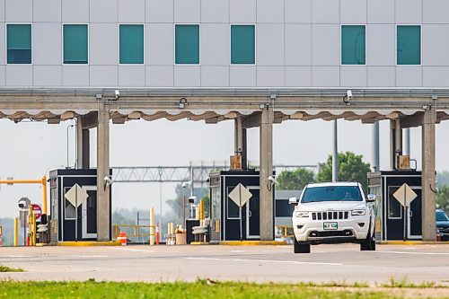 MIKAELA MACKENZIE / WINNIPEG FREE PRESS

Taylor Friesen drives into Canada on the first day the border re-opened to fully vaccinated folks from the United States at Emerson on Monday, Aug. 9, 2021. For Gabby story.
Winnipeg Free Press 2021.