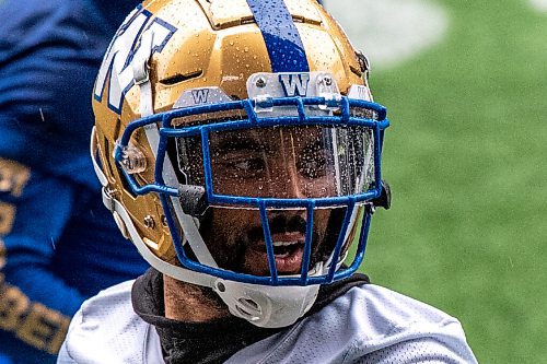 ALEX LUPUL / WINNIPEG FREE PRESS  

Water droplets can be seen on Winnipeg Blue Bombers wide receiver Nic Demski's helmet and face shield during practice at IG Field on August 9, 2021.

