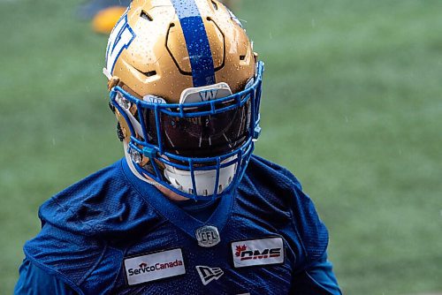 ALEX LUPUL / WINNIPEG FREE PRESS  

Water droplets can be seen on the helmet and face shield of Winnipeg Blue Bombers linebacker Adam Bighill during practice at IG Field on August 9, 2021.

