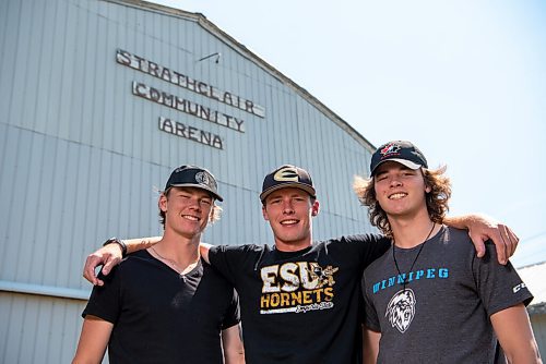 ALEX LUPUL / WINNIPEG FREE PRESS  

From left, Morgan, Noah and Conor Geekie are photographed outside of Strathclair Community Arena on Sunday, August 8, 2021.

