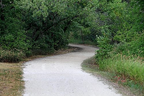 JOHN WOODS / WINNIPEG FREE PRESS
A trail along the Red River and Churchill Drive where several assaults have occurred recently in Winnipeg Monday, August 9, 2021. Police say the trail may not be safe for women.
