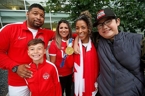 JOHN WOODS / WINNIPEG FREE PRESS
Desiree Scott is photographed with her brothers Nick, left, Deejay, right, and her sister-in-law Dina and nephew Kingston at the airport in Winnipeg Monday, August 9, 2021. Scott won gold at the Olympics and arrived from Tokyo today.
