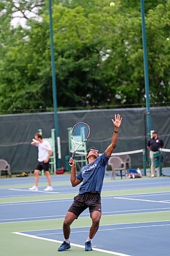 Daniel Crump / Independent. Kiren Deraj serves during the first round of the Manitoba Open at Kildonan Tennis Club. August 10, 2021.