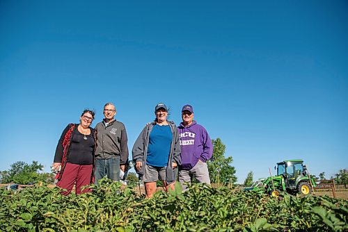 ALEX LUPUL / WINNIPEG FREE PRESS  

From left, Paulette Côté and Peter Czehryn, Harvesting for Harvest group coordinators, and Carol and Craig Whitman, are photographed in the Whitman's garden in Howden on Wednesday, August 11, 2021.

Reporter: Janine LeGal