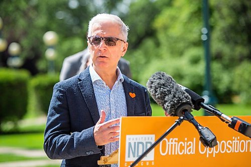 MIKAELA MACKENZIE / WINNIPEG FREE PRESS

NDP MLA Nello Altomare speaks to the media behind the Manitoba Legislative Building in Winnipeg on Wednesday, Aug. 11, 2021. For Joyanne/Maggie story.
Winnipeg Free Press 2021.