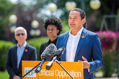 MIKAELA MACKENZIE / WINNIPEG FREE PRESS

Wab Kinew, leader of the official opposition, speaks to the media behind the Manitoba Legislative Building in Winnipeg on Wednesday, Aug. 11, 2021. For Joyanne/Maggie story.
Winnipeg Free Press 2021.