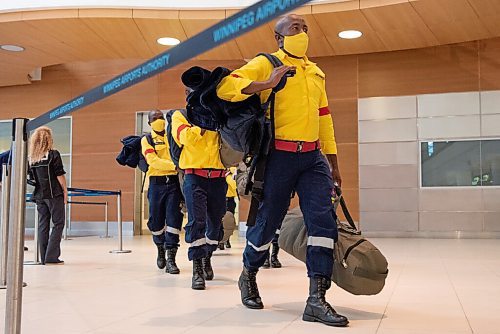 ALEX LUPUL / WINNIPEG FREE PRESS  

More than 100 firefighters from South Africa arrive in Manitoba on Wednesday, August 11, 2021 to help battle the province's 143 active wildfires.

Reporter: Cody Sellar