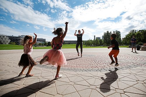 JOHN WOODS / WINNIPEG FREE PRESS
Magdalena McGregor, member with RWB Artistic Faculty, instructs, from left, Aubrey and Emley Plett, and Oscar Mathew in a creative movement class at The Forks in Winnipeg Wednesday, August 11, 2021. The RWB will be holding these free classes on Wednesdays throughout August.
