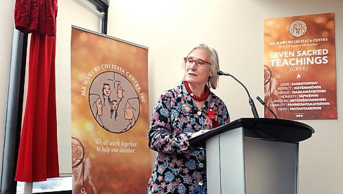 RUTH BONNEVILLE / WINNIPEG FREE PRESS

Local - Minister Bennett presser 


Carolyn Bennett, Minister of Crown-Indigenous Relations, alongside the Family and Survivors Circle, and Indigenous partners announces the launch of new programs and highlight Budget 2021 investments to support the federal response to the National Inquiry into Missing and Murdered Indigenous Women and Girls at the Ma Mawi Wi Chi Itata Centre
Gathering Place for Truth and Reconciliation on King Street, Thursday. 


Aug 12th, 2021
