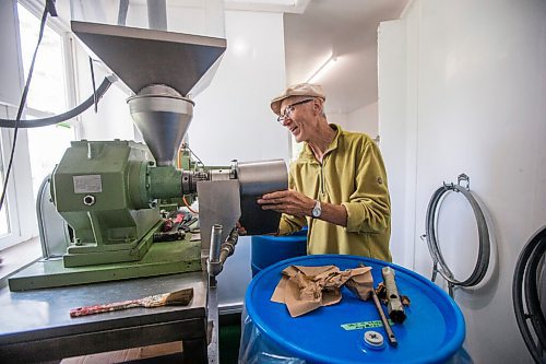 MIKAELA MACKENZIE / WINNIPEG FREE PRESS

David Braun starts up the machine to press sunflower seeds into oil at Ploughshares Community Farm near Beausejour on Thursday, Aug. 12, 2021. For Jen story.
Winnipeg Free Press 2021.