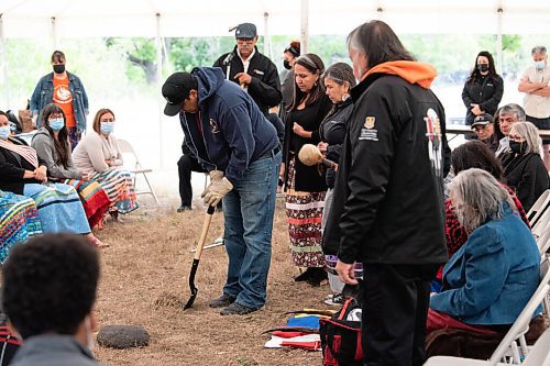 ALEX LUPUL / WINNIPEG FREE PRESS  

A hole is dug at a land blessing ceremony for the future home of the National Centre for Truth and Reconciliation in Winnipeg on Thursday, August 12, 2021.

Reporter: Cody Sellar