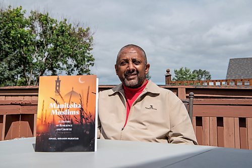 ALEX LUPUL / WINNIPEG FREE PRESS  

Ismael Mukhtar is photographed with his book, Manitoba Muslims, at his home in Winnipeg on Thursday, August 12, 2021. The book is the first comprehensive history of Muslims in Manitoba.

Reporter: Brenda Suderman