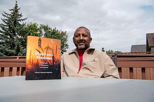 ALEX LUPUL / WINNIPEG FREE PRESS  

Ismael Mukhtar is photographed with his book, Manitoba Muslims, at his home in Winnipeg on Thursday, August 12, 2021. The book is the first comprehensive history of Muslims in Manitoba.

Reporter: Brenda Suderman