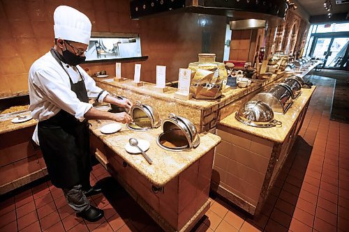 JOHN WOODS / WINNIPEG FREE PRESS
Chef Ramesh Badoni tends to the buffet at the East India Company in Winnipeg Thursday, August 12, 2021. Restaurants can now serve buffets after that Covid-19 restriction was lifted by the provincial government.