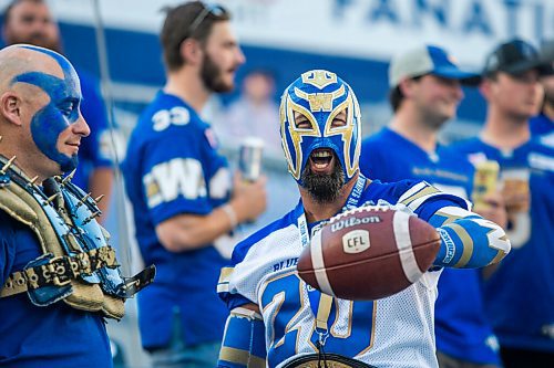 MIKAELA MACKENZIE / WINNIPEG FREE PRESS

Fans get excited in the stands before the Winnipeg Blue Bombers face the Toronto Argonauts at IG Field in Winnipeg on Friday, Aug. 13, 2021. For --- story.
Winnipeg Free Press 2021.